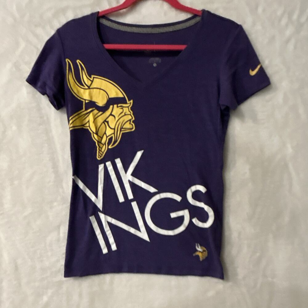 Nike NFL Minnesota Vikings Womens Purple V-Neck T-Shirt Short Sleeve Small Logo